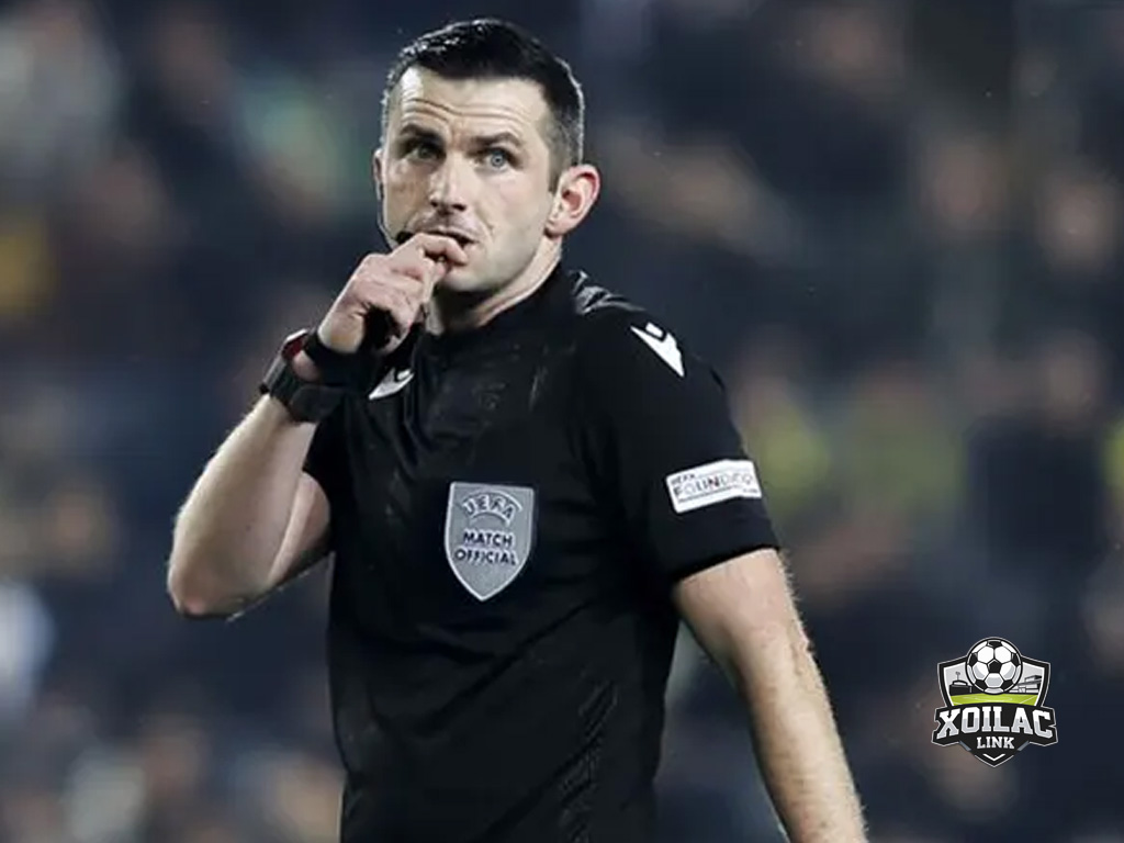 trong-tai-thoi-coi-bong-da