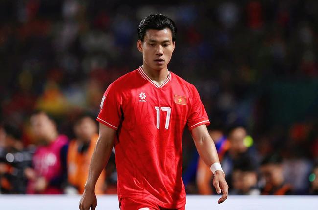 Hậu vệ phải của ĐT Việt Nam sẽ phải nghỉ thi đấu tới 7 tháng