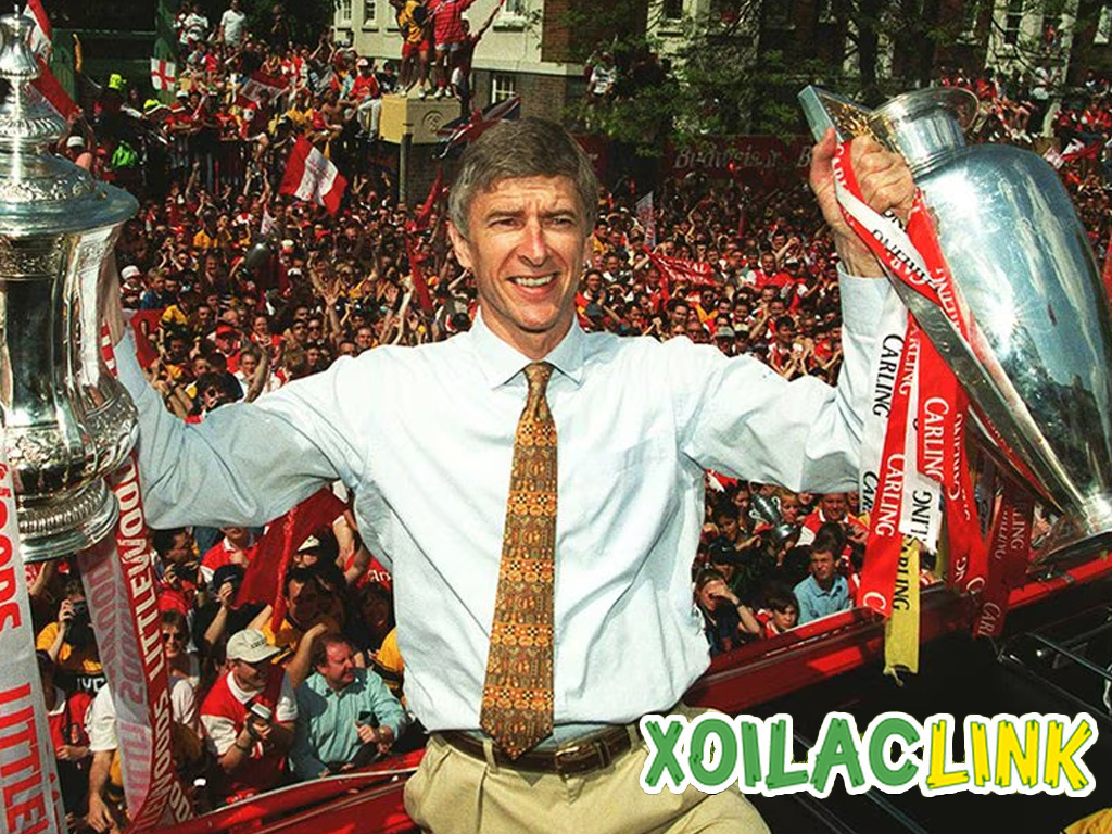 arsene-wenger-an-mung-chuc-vo-dich