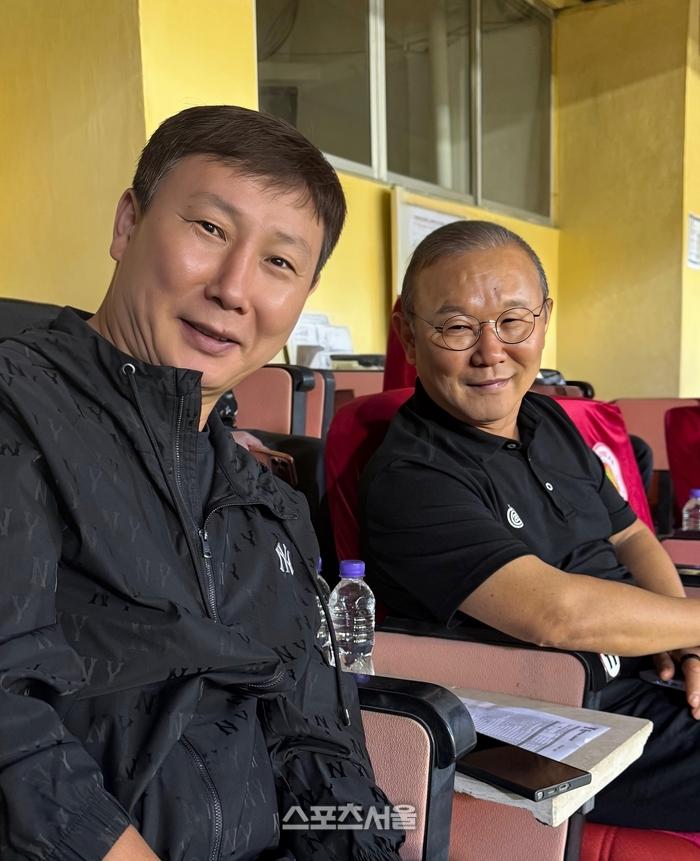 HLV Park Hang Seo khẳng định bản thân đang dần lụi tàn, còn Kim Sang Sik là ngôi sao đang lên