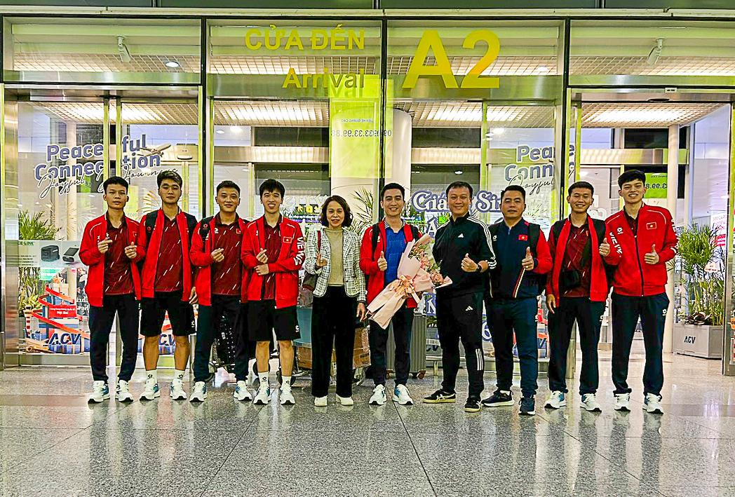 ĐT futsal Việt Nam trở về nước sau khi không có được huy chương ở SEA Games