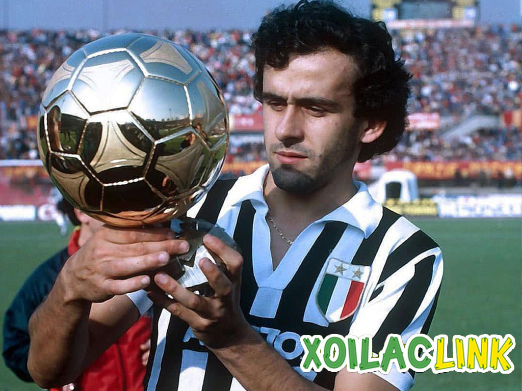 platini-nhan-qua-bong-vang