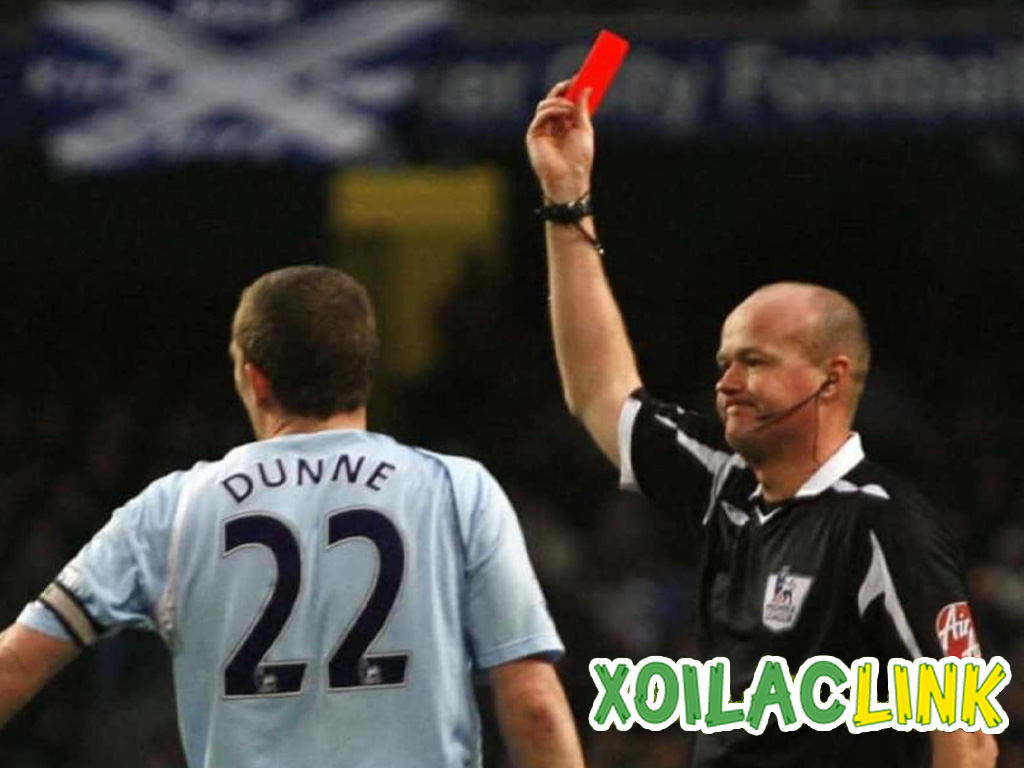 Cầu thủ nhận nhiều thẻ đỏ nhất Ngoại hạng Anh: Ai là “vua thẻ đỏ” 